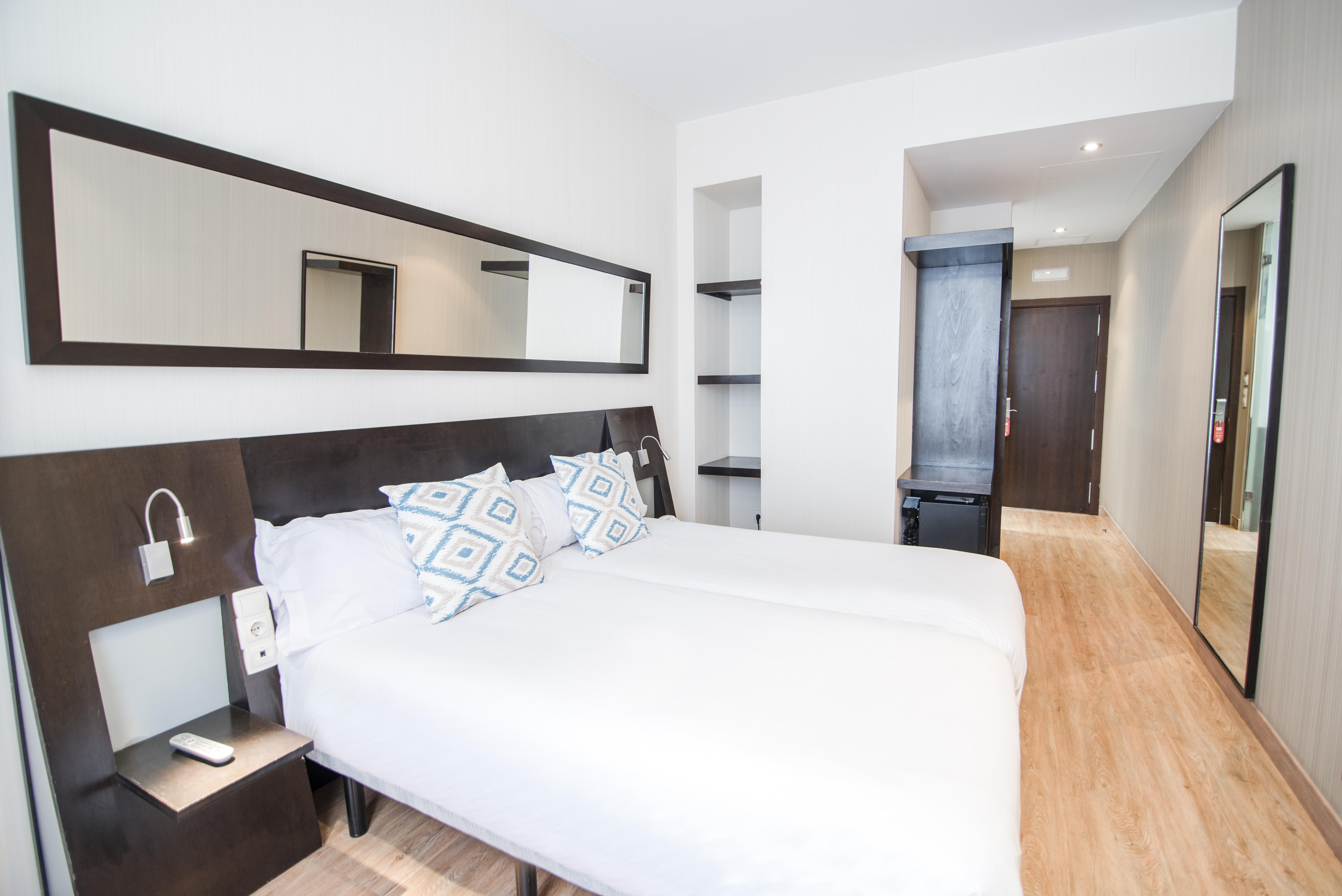 Petit Palace Plaza De La Reina Hotel 3*