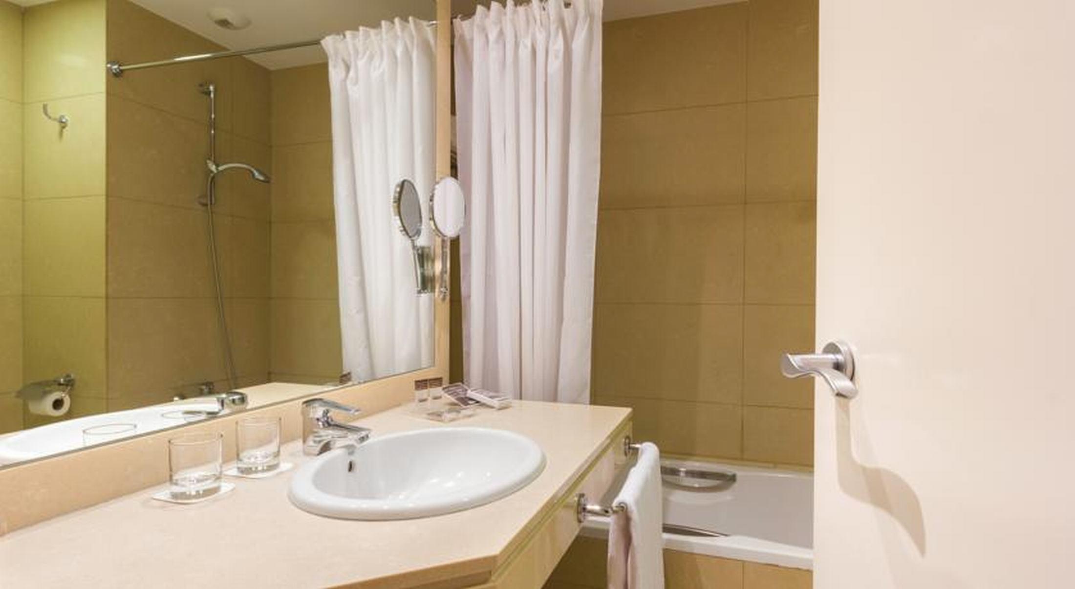 Hotel Catalonia Cañas 3*
