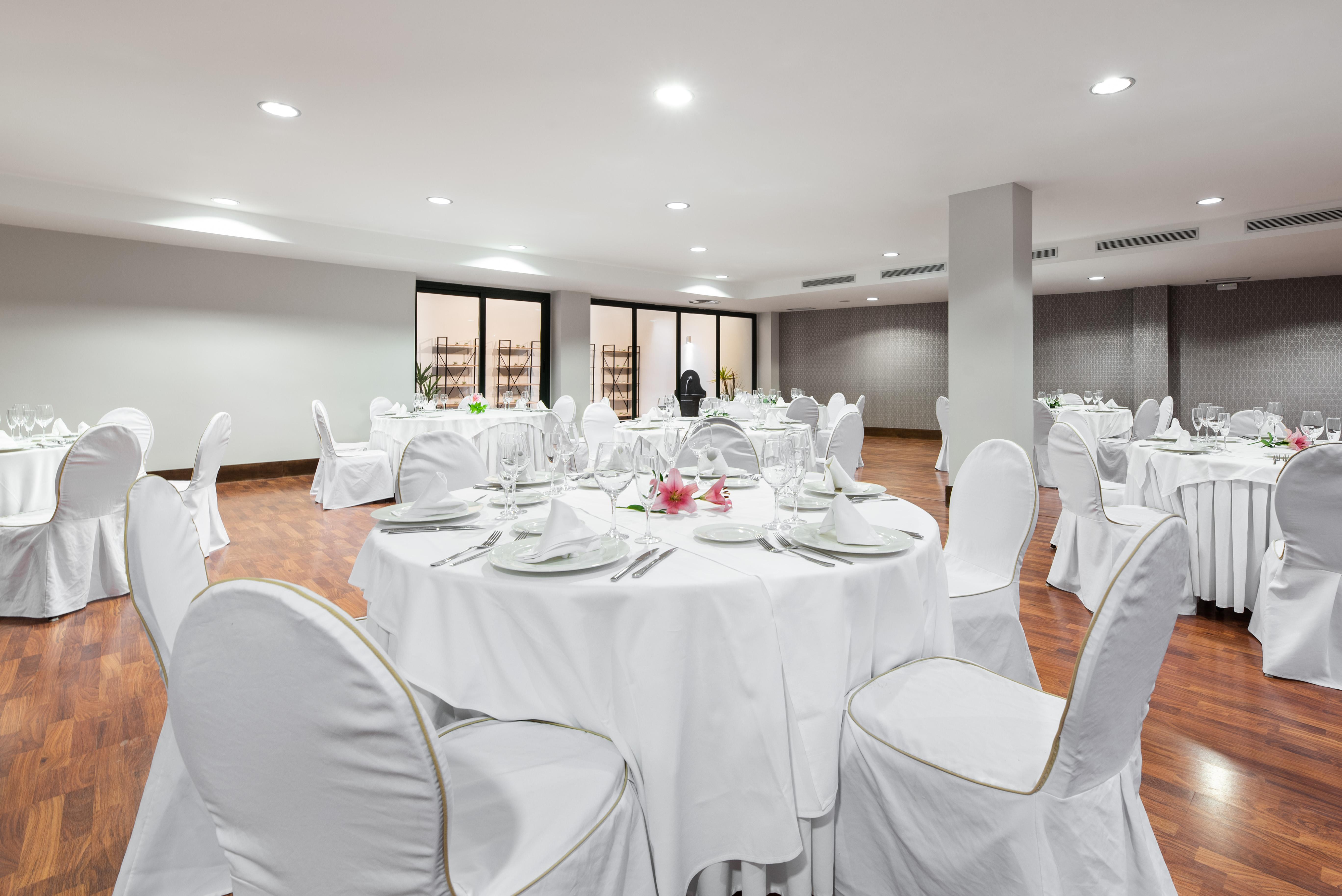 Hotel Exe Agora Caces
