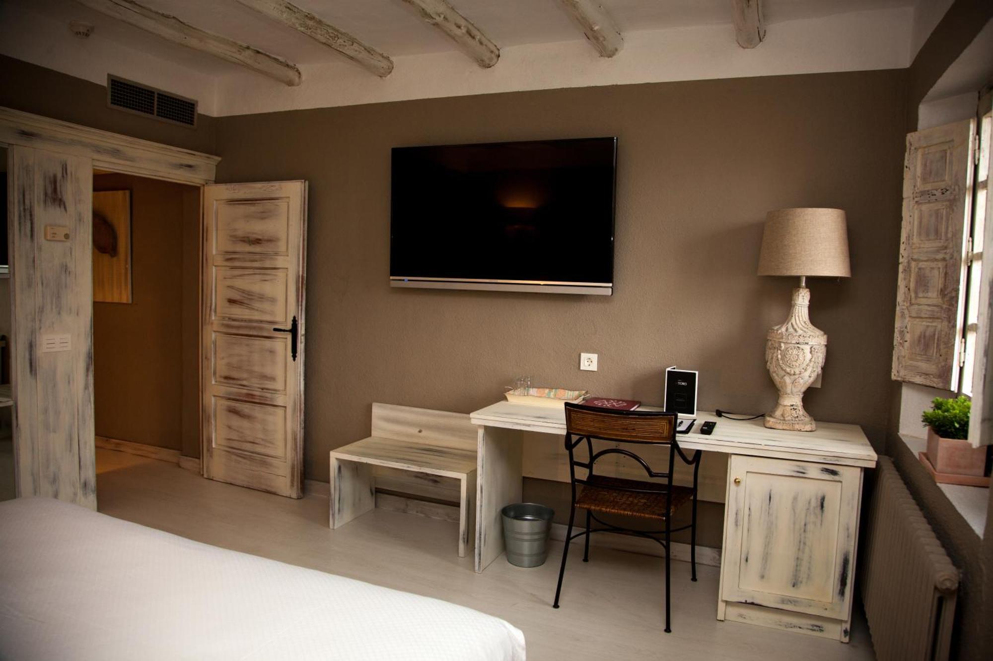 Luze El Toro Hotel