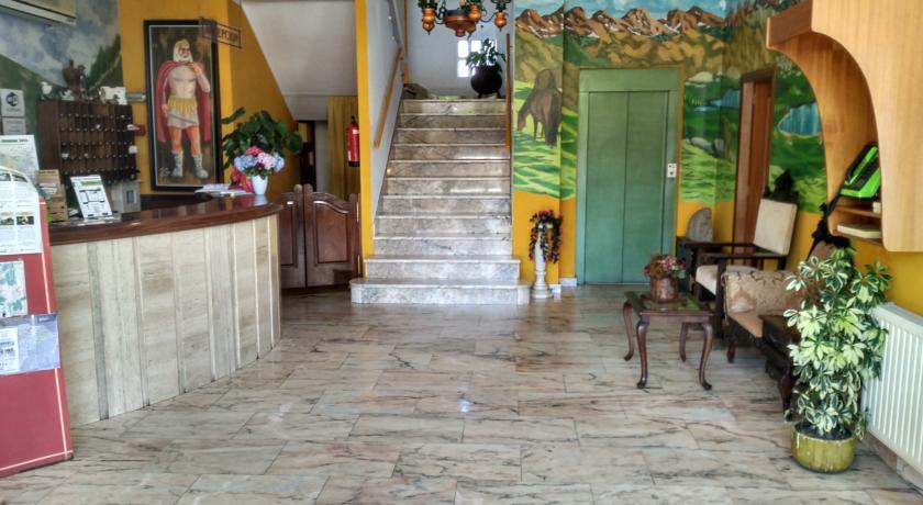 águila Real Hotel