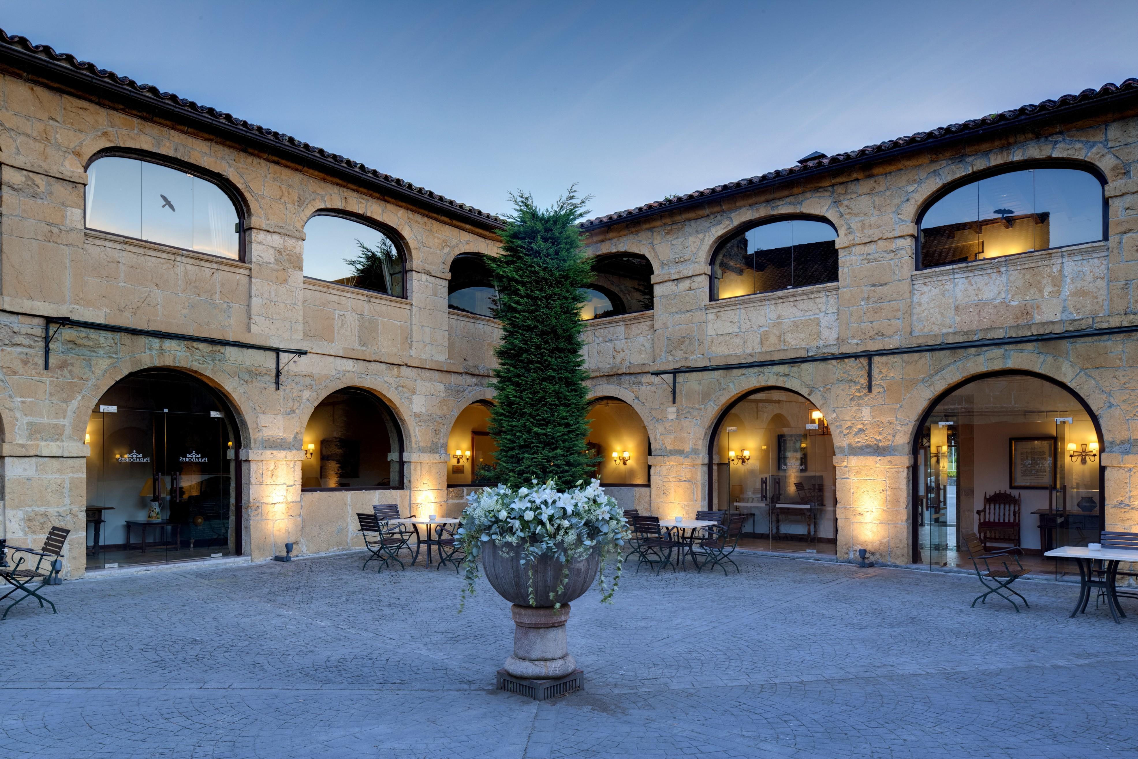 Hotel De Cangas De Onís 4*