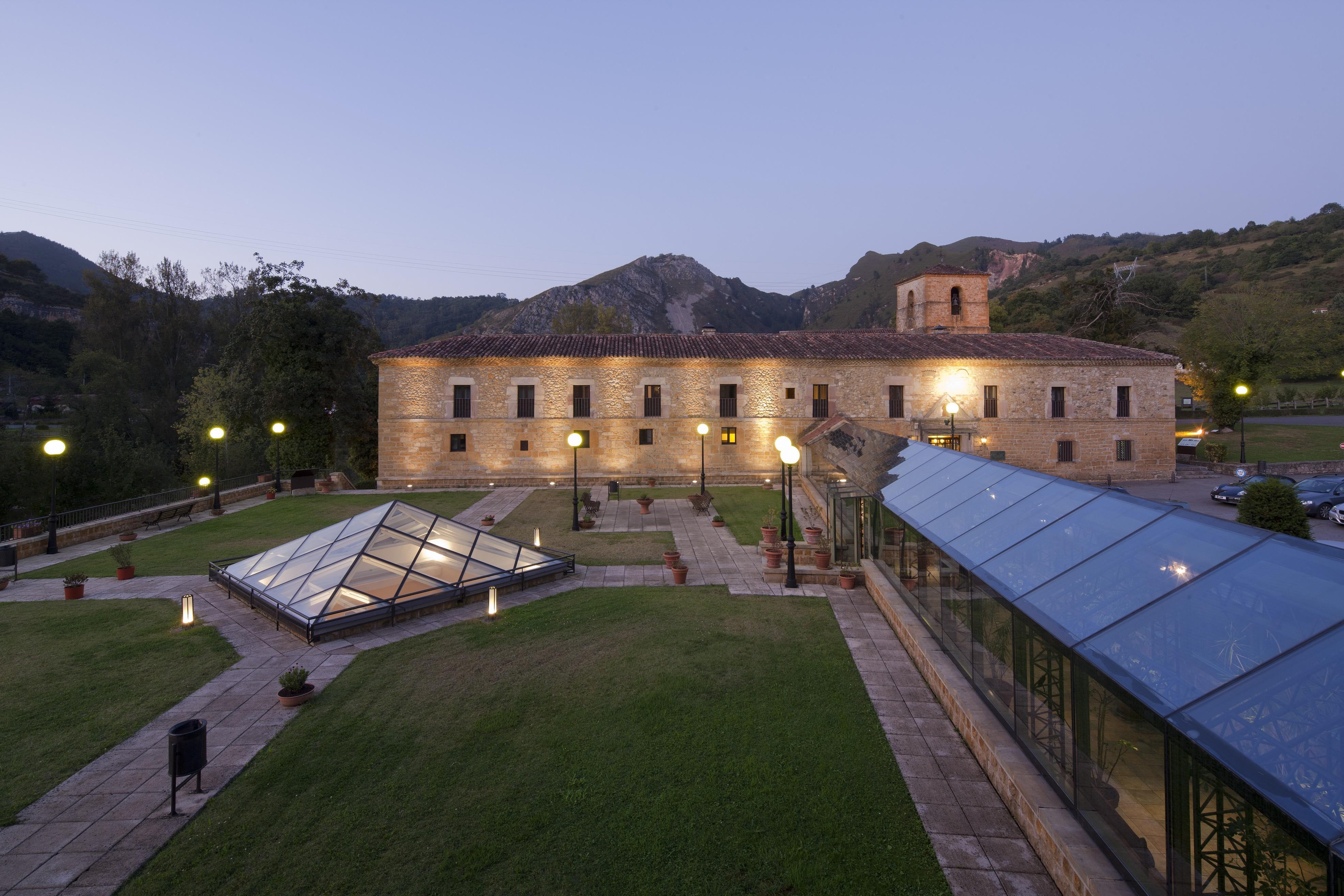 Hotel De Cangas De Onís 4*