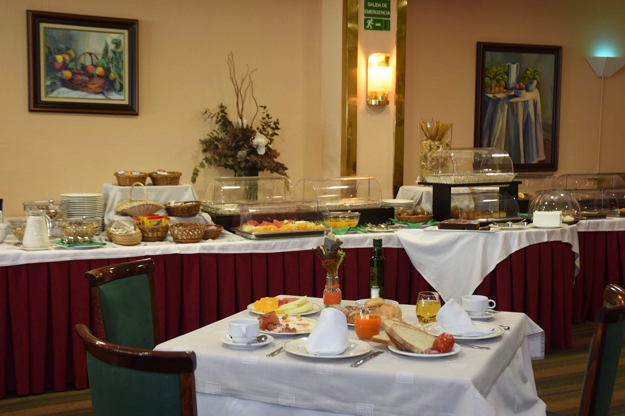 Hotel Husa Tuca 4*