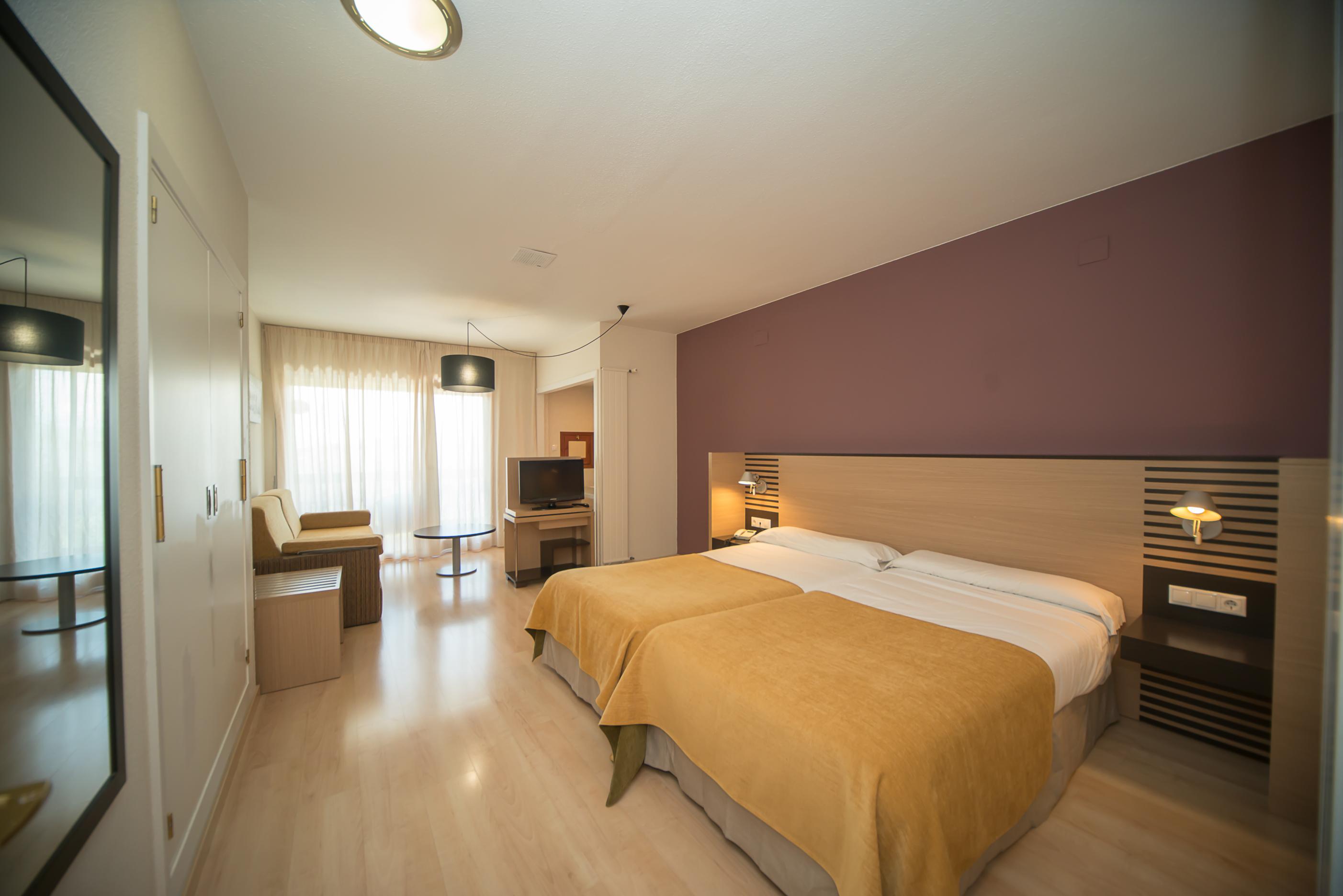 Hotel Oroel & 4*