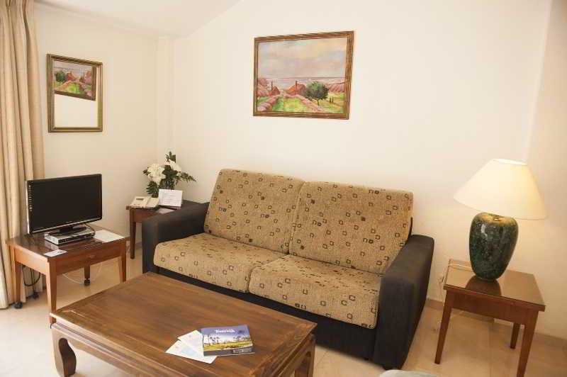 Lloyds Club Aparthotel 3*