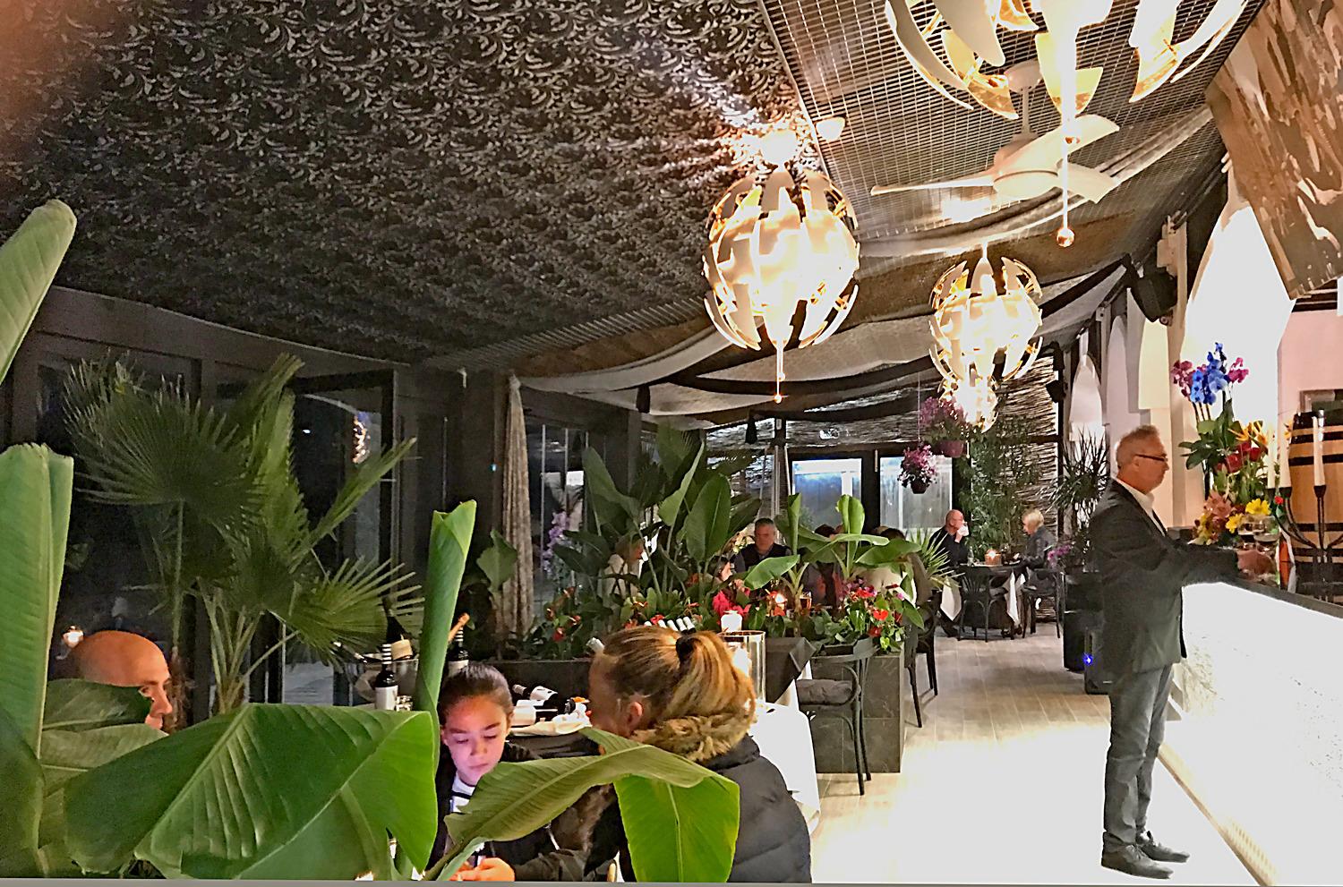 Lloyds Club 3*