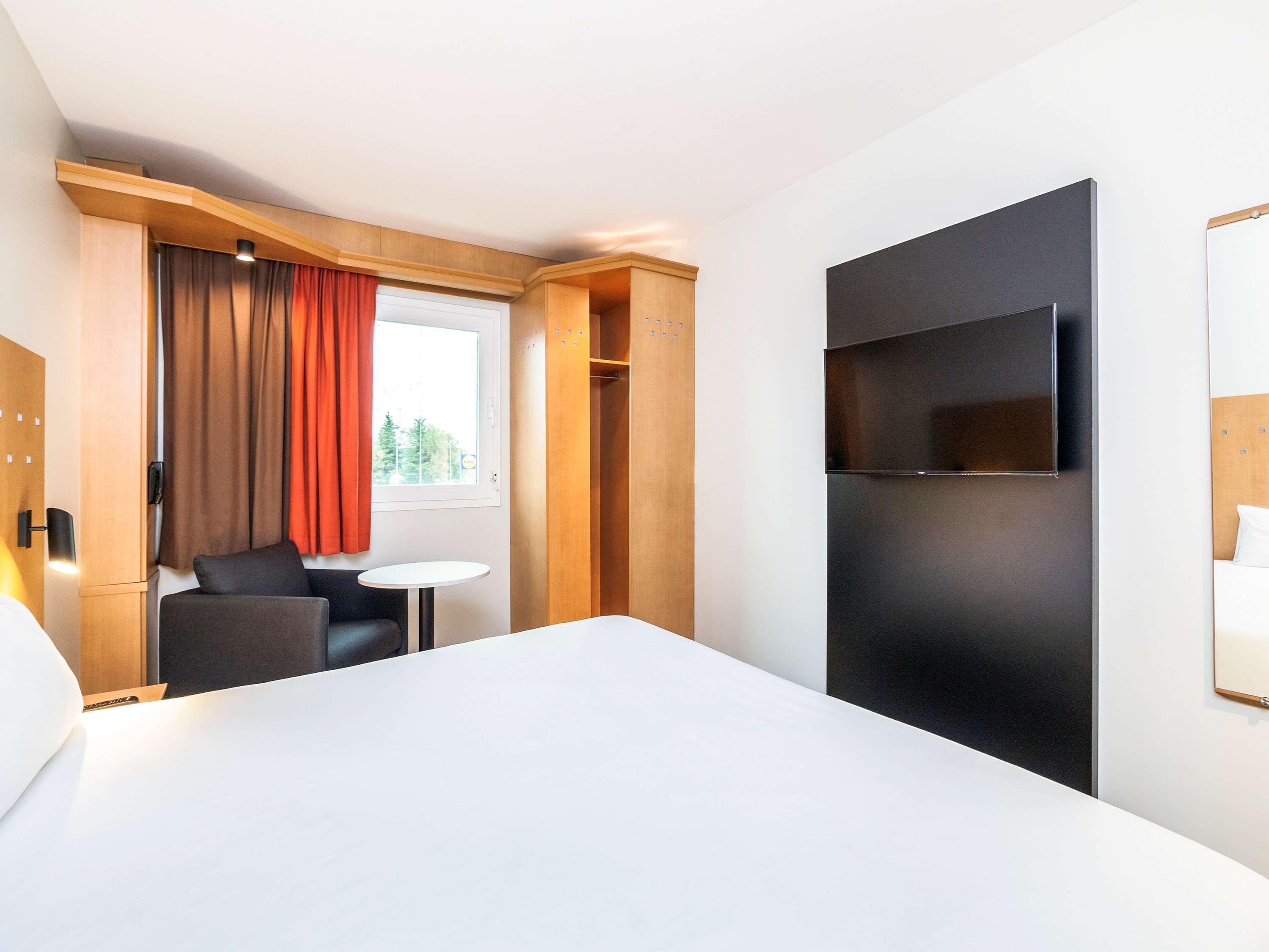 Ibis La Garena Hotel 3*