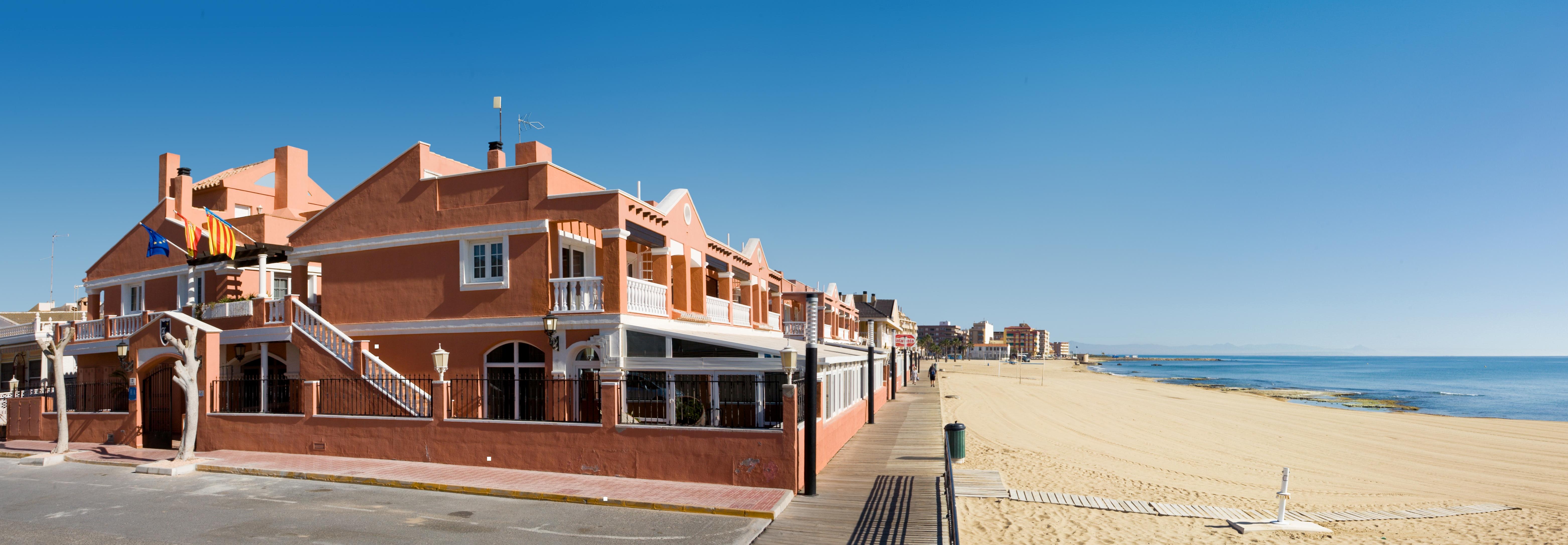 Lloyds Club 3*