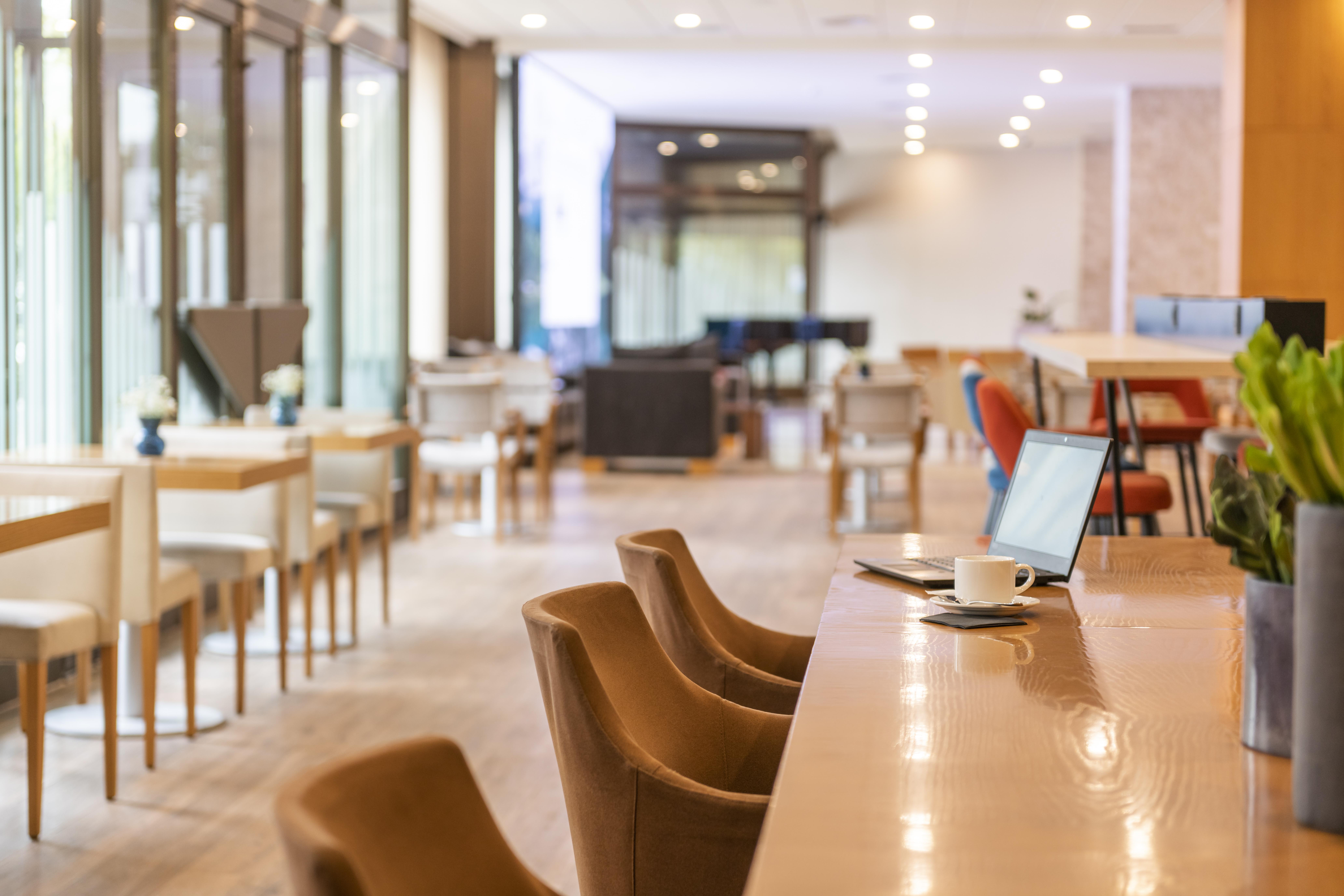 Hotel Hesperia Barcelona Sant Just 4*