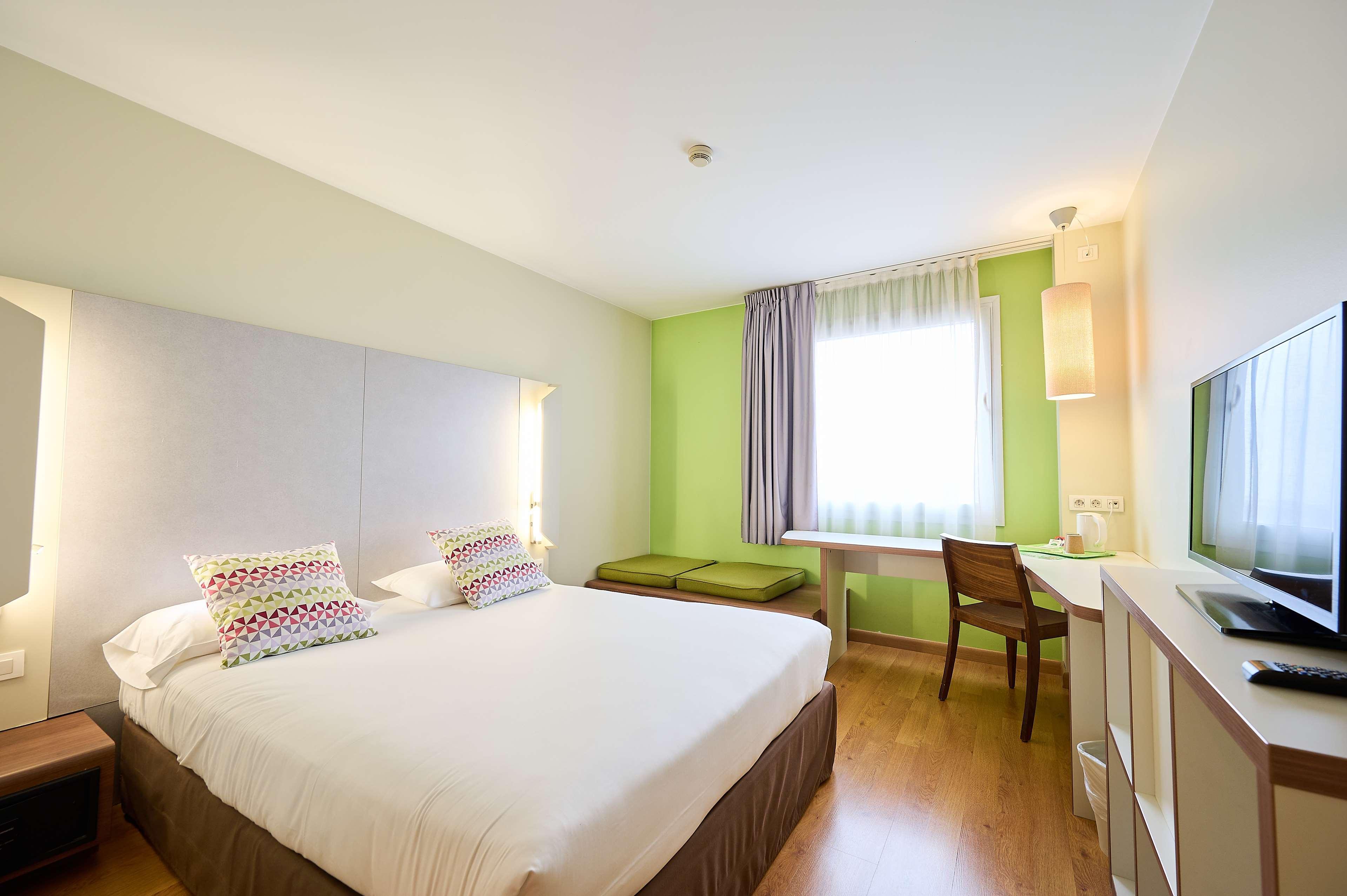 Travelodge Bcn Cornella Fira 3*