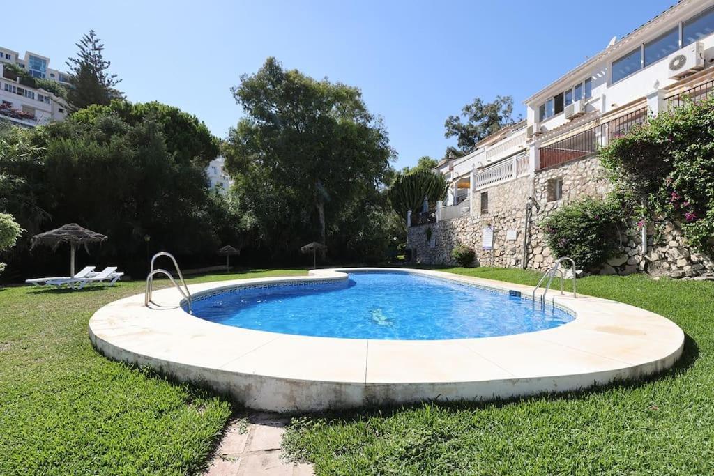 Quaint 2 Bedroom Townhouse With Pool Close To Sea! Chalet Benalmadena