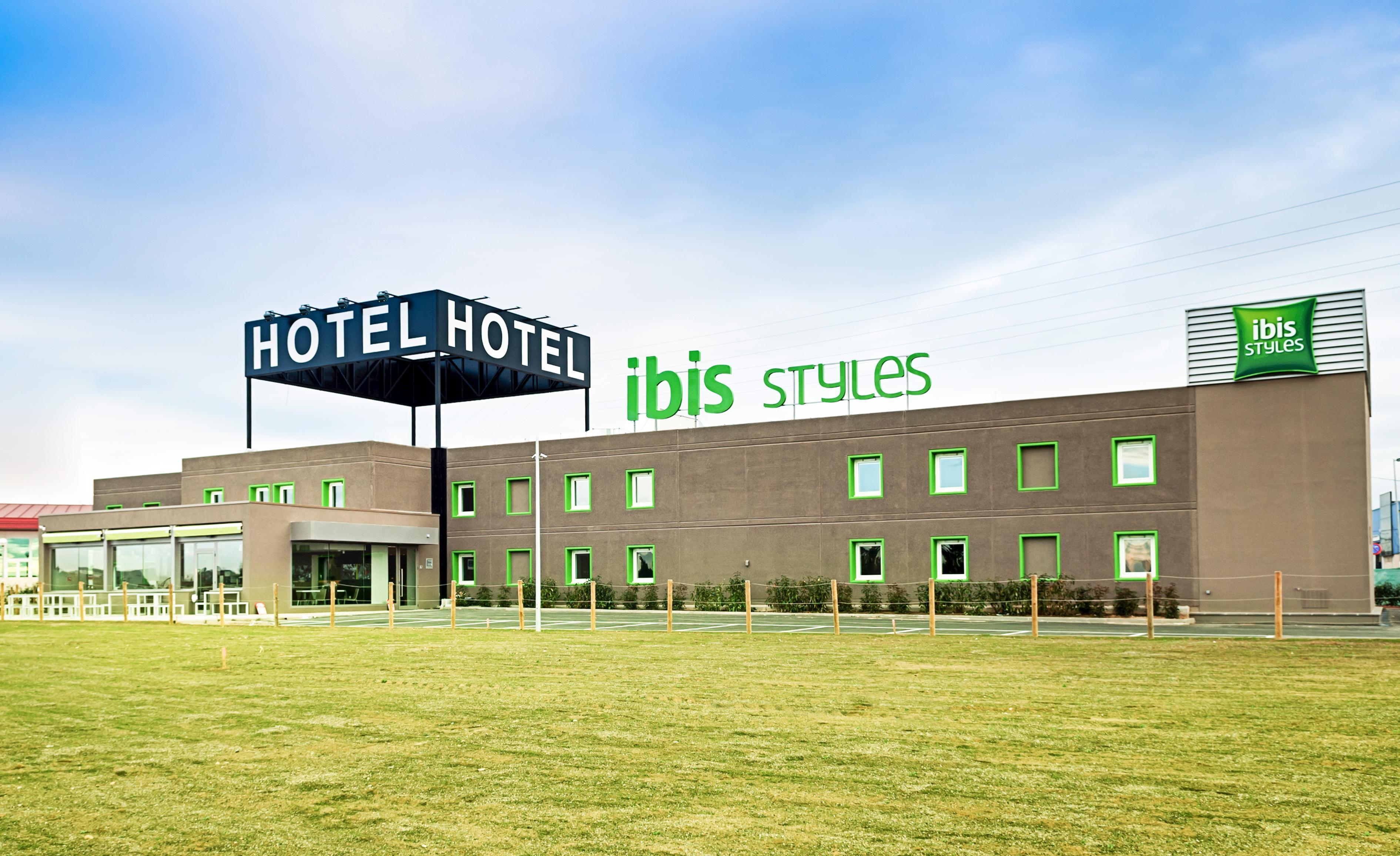 Hotel Ibis Styles Torrefarrera 2*