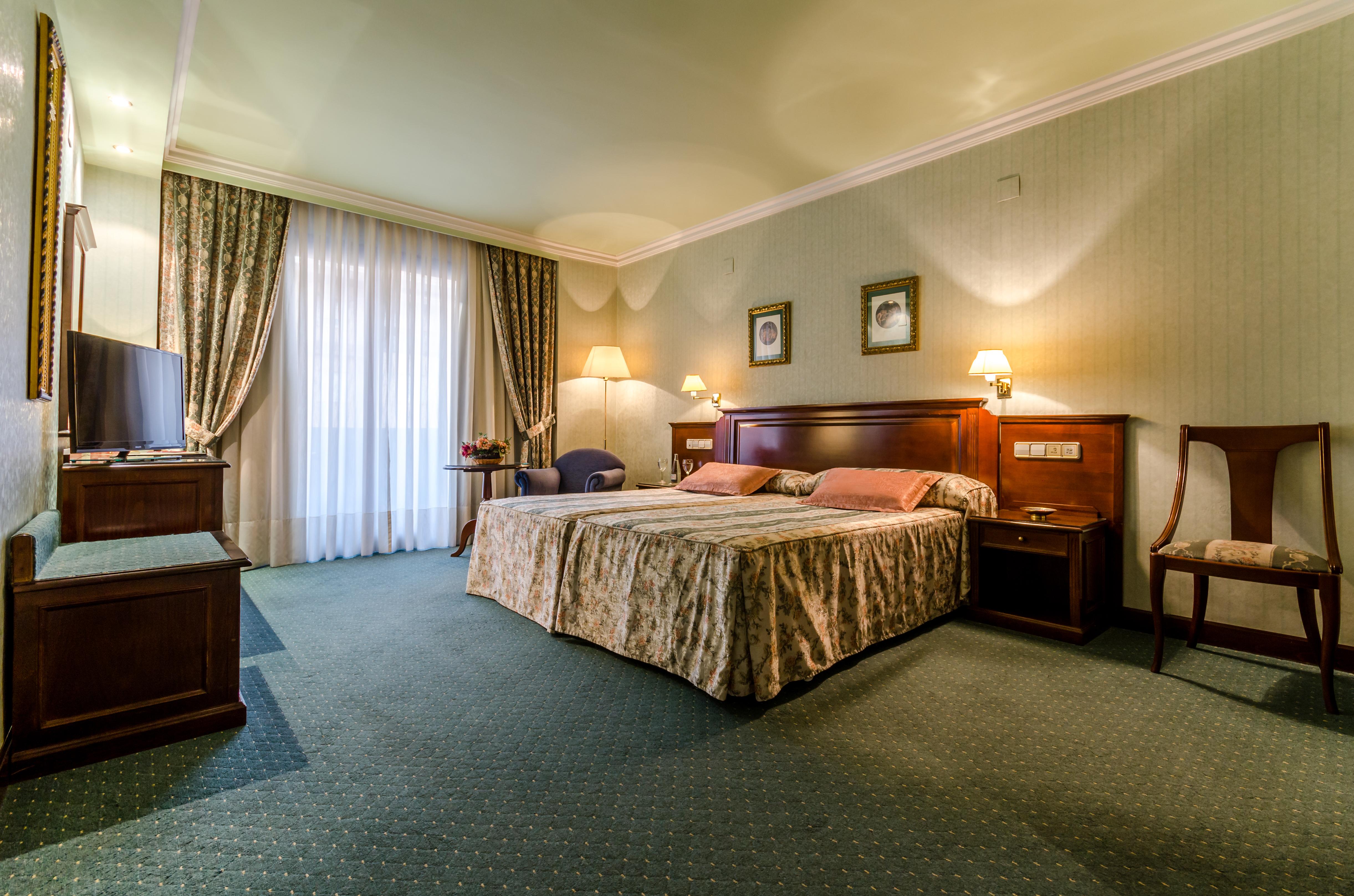 Hotel Infanta Cristina 4*