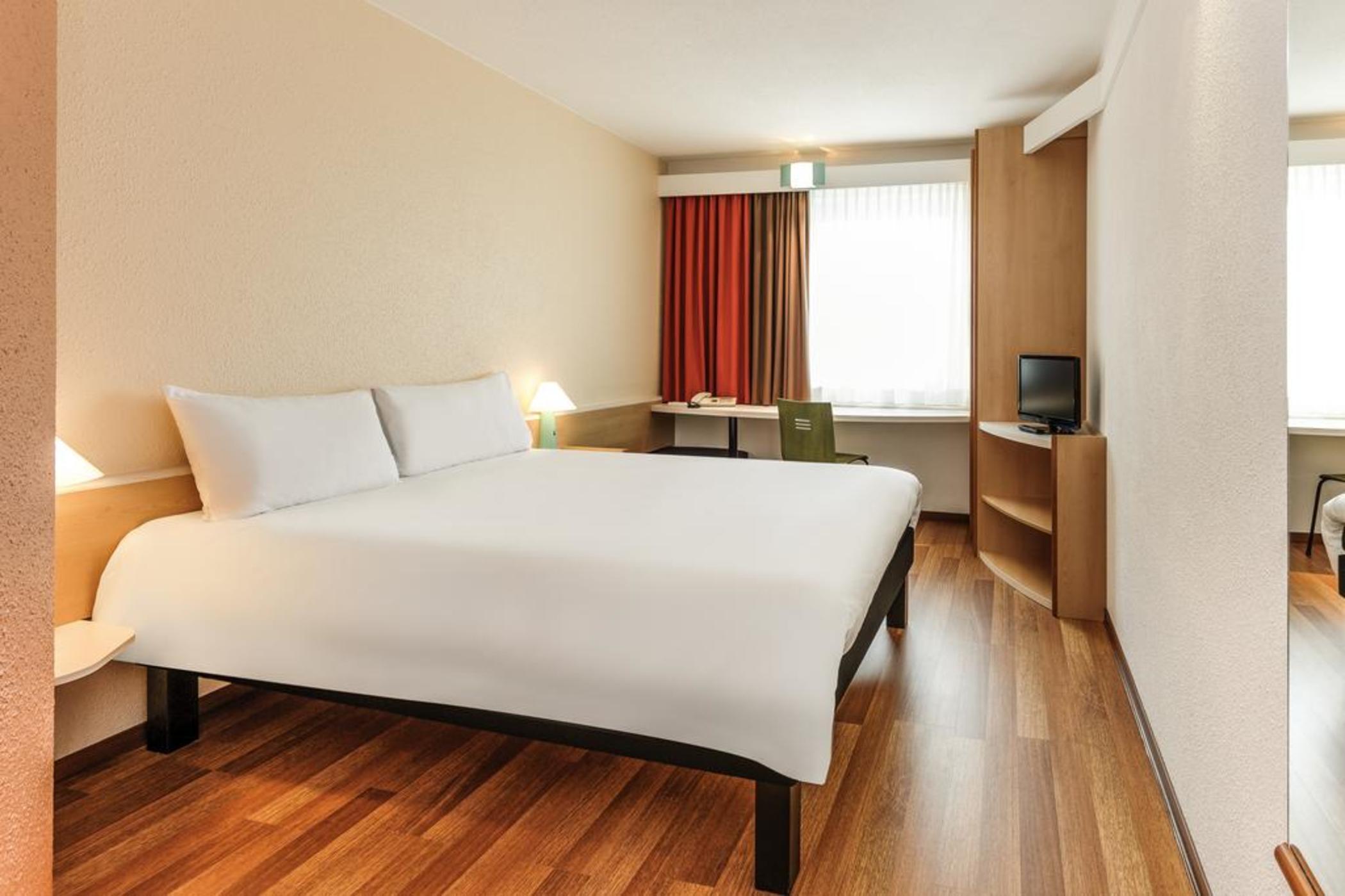 Hotel Ibis Cadiz 2*