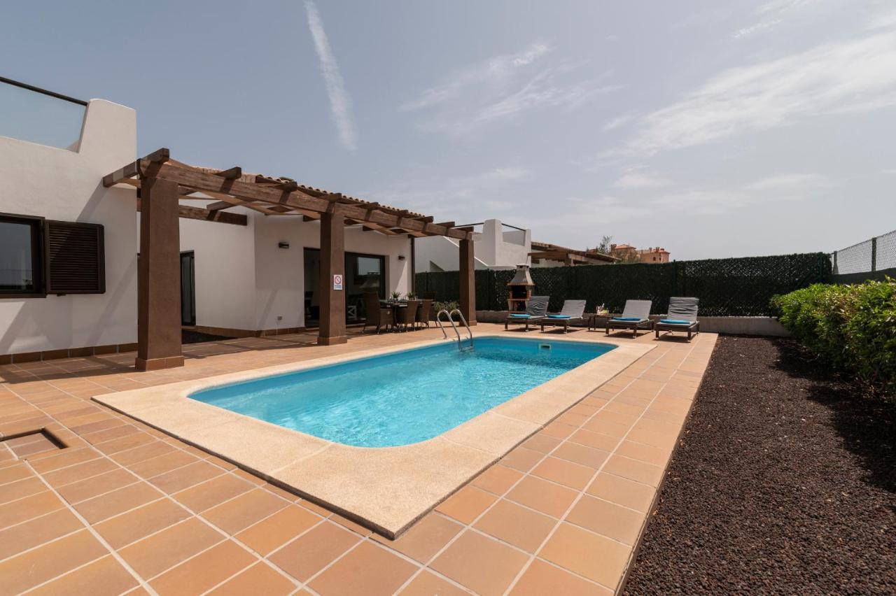 Lightbooking Pueblo Majorero Piscina Climatizada *