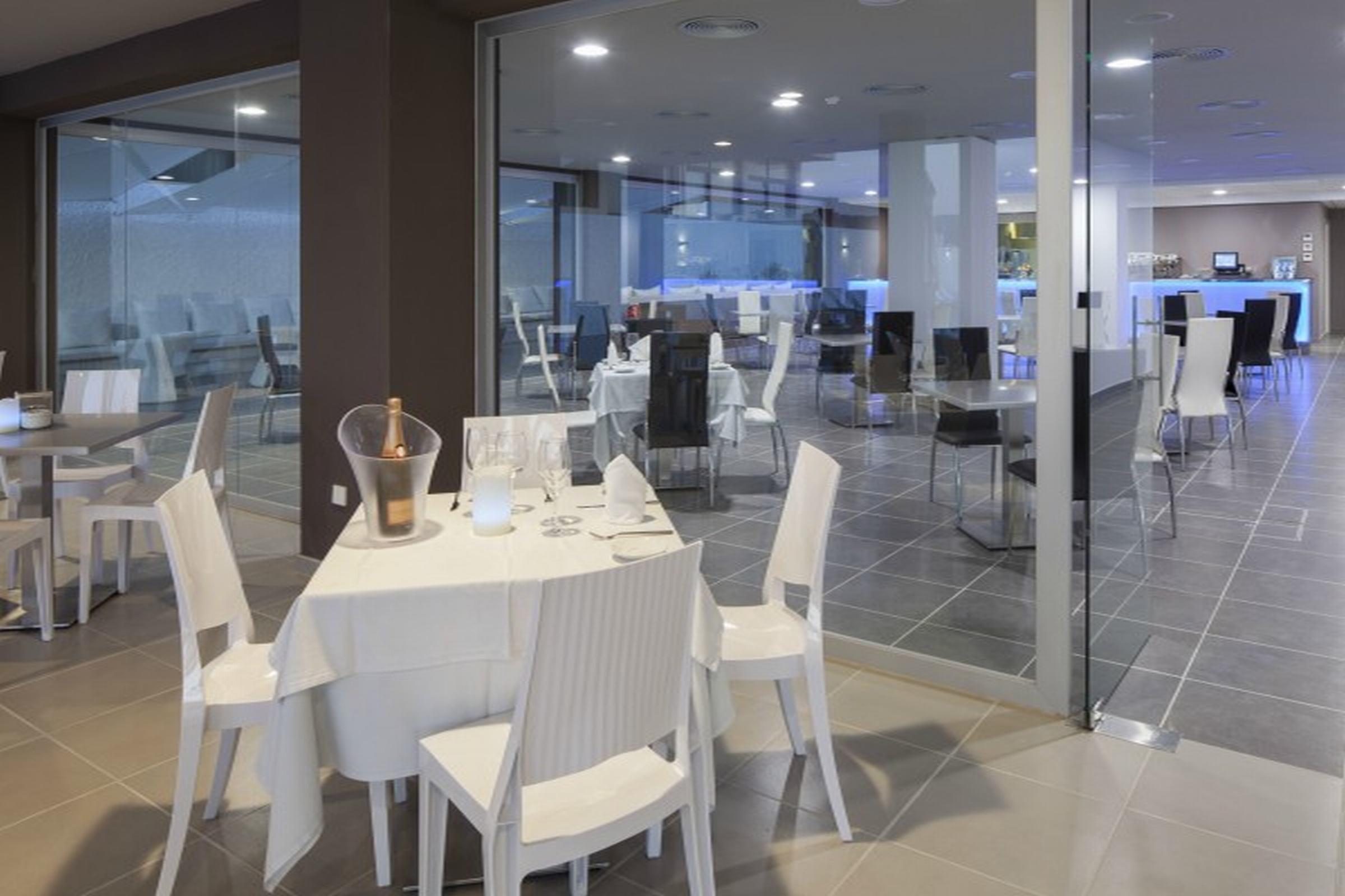 Axel Ibiza - Adults Only Apartahotel 4*