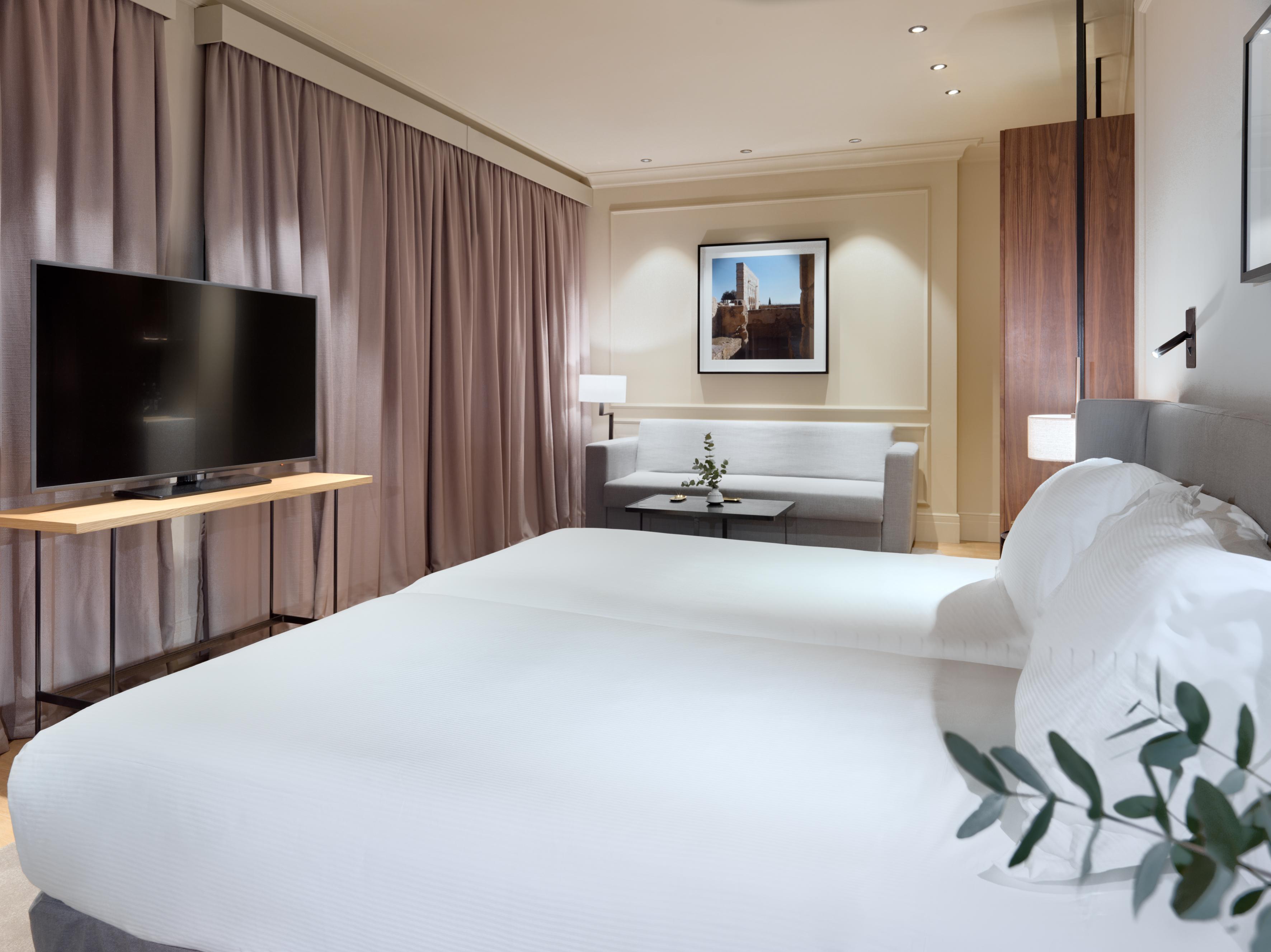 H10 Palacio Colomera Hotel 4*