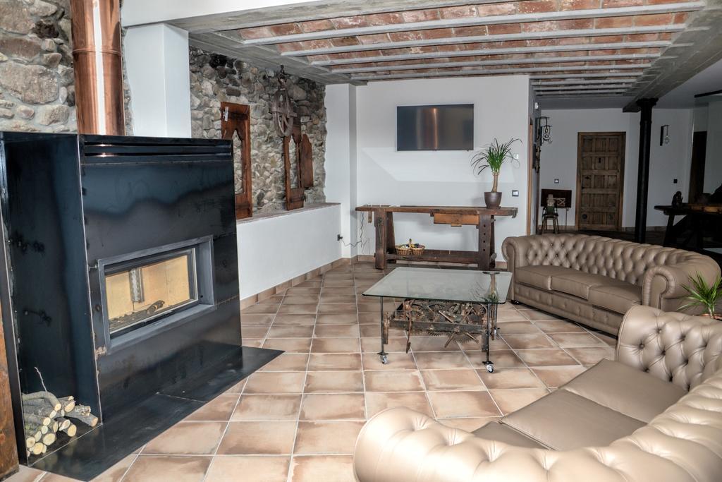 Borda Guiu - Adults Only - *