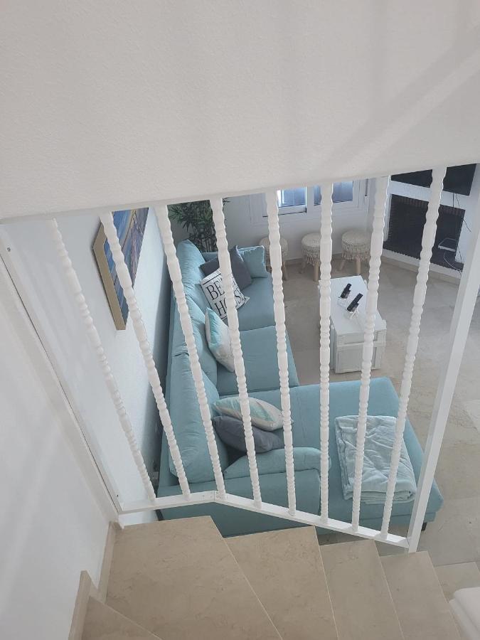 Casa A Pie De Playa En Playamar Сasa de vacaciones Torremolinos