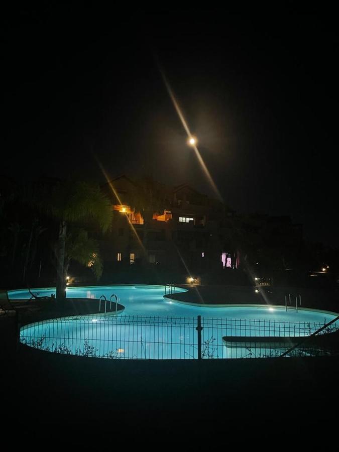Luxury 2 Bedroom 2 Bathroom South Facing Second Floor Apartamento