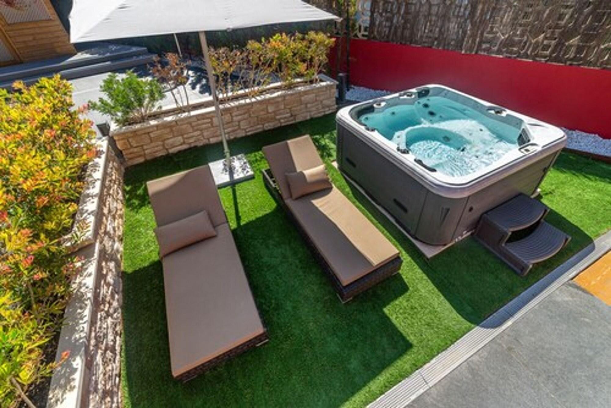 Paradise Residencial Aparthotel 4*
