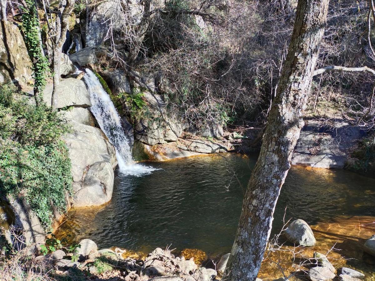 El Retiro De Avila Сasa de vacaciones La Adrada
