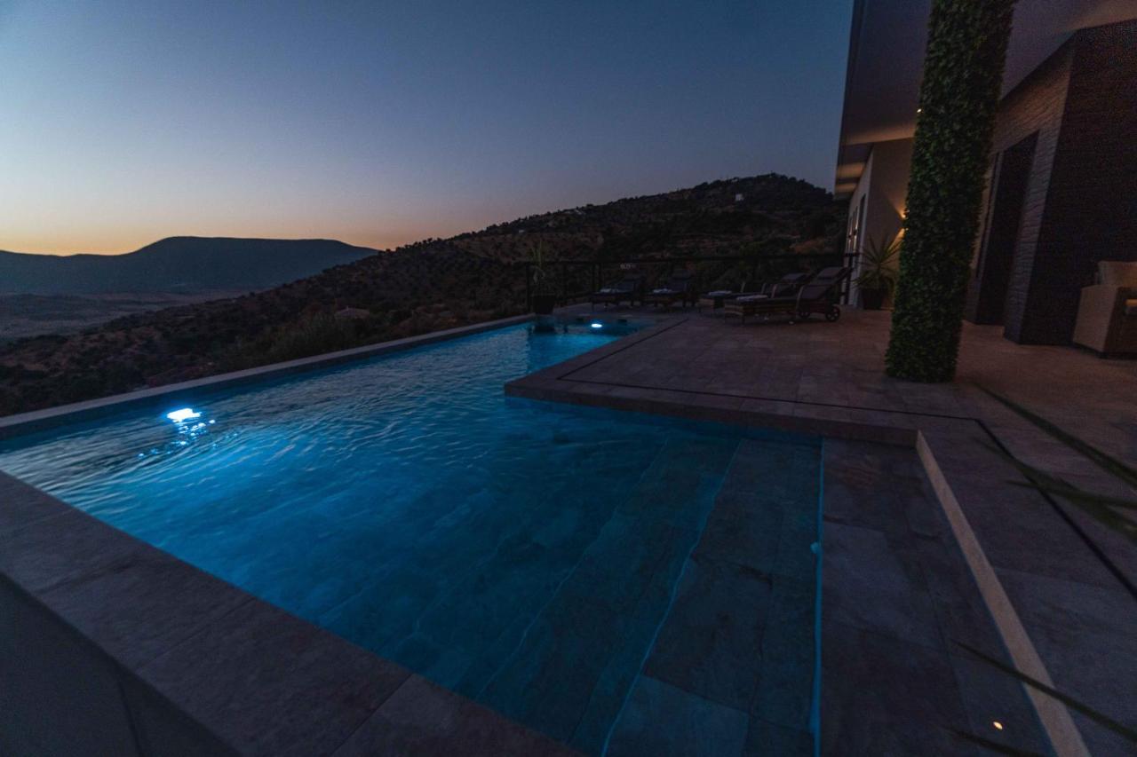 Fahrenheit Villa *