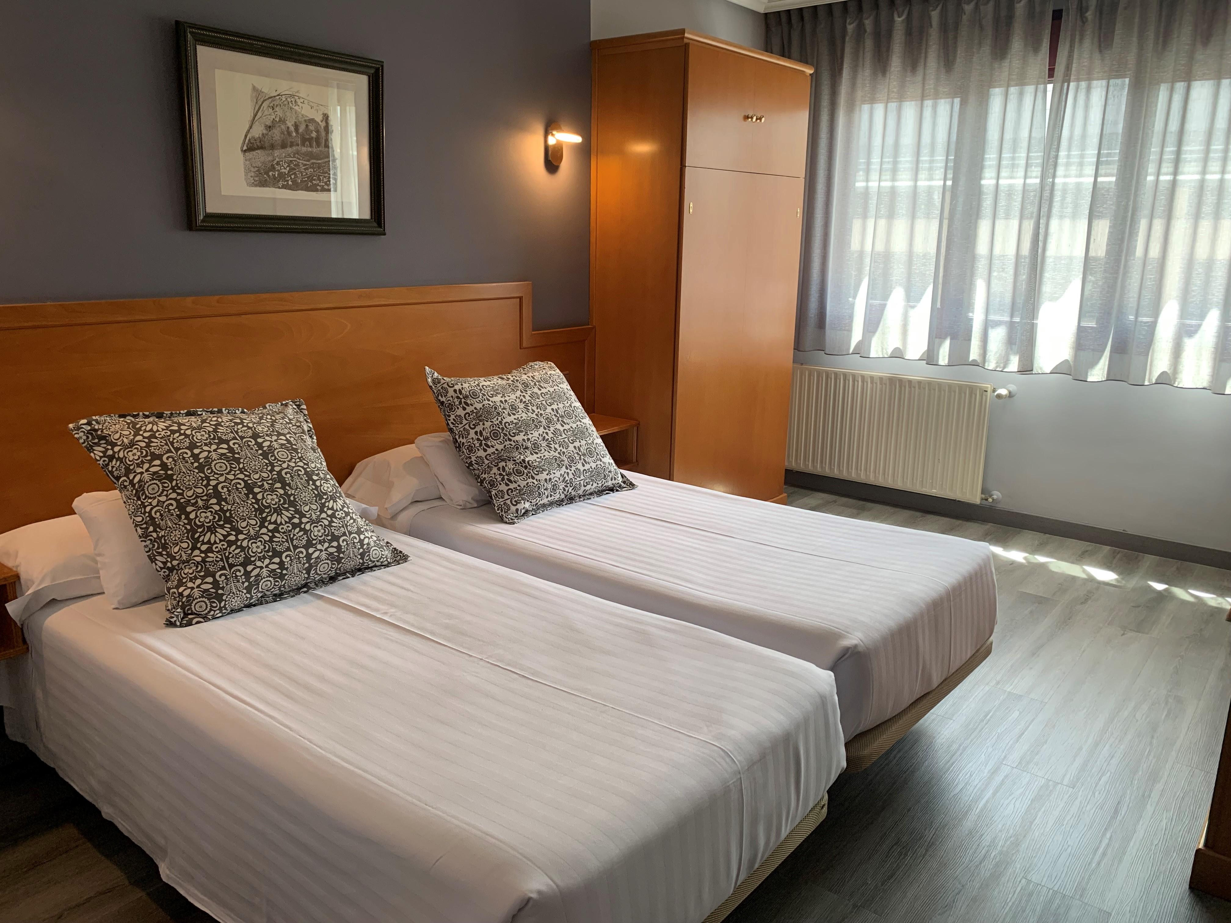 Hotel Carbayon 2*
