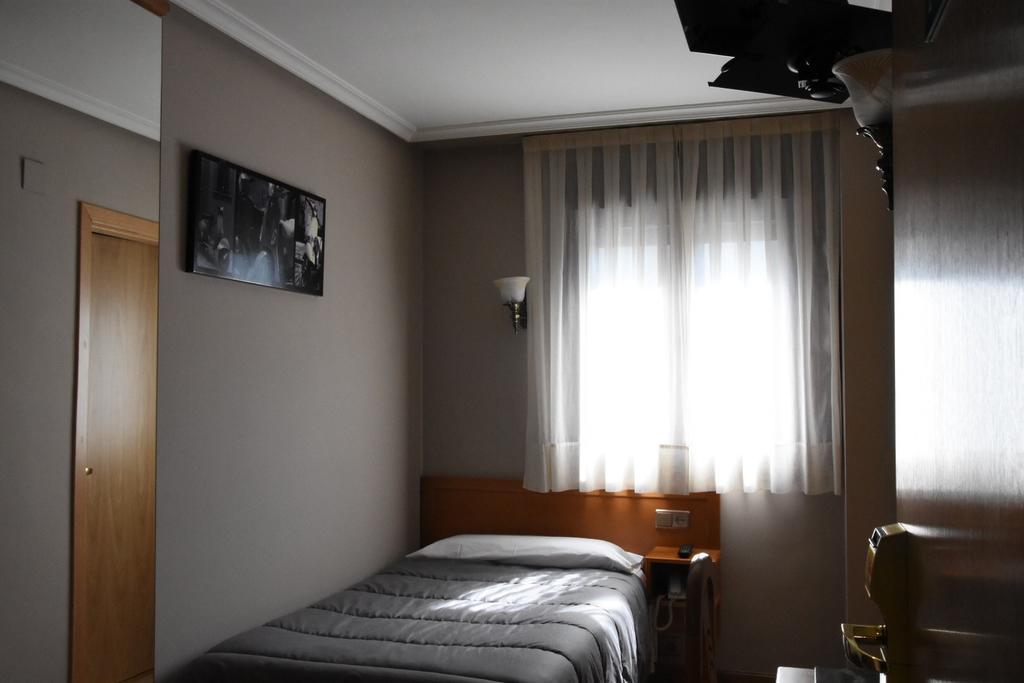 Hotel Carbayon 2*