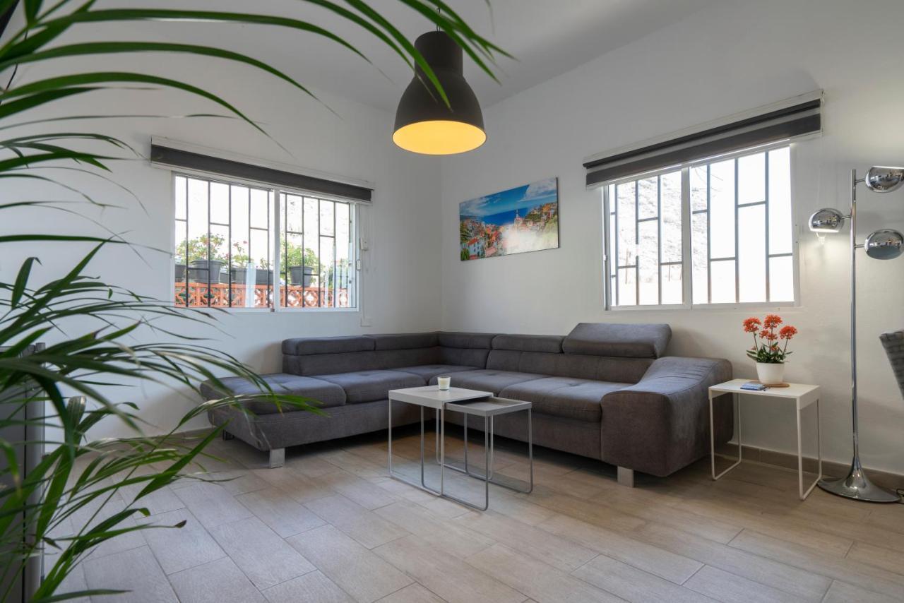 Сasa de vacaciones Spacious House With Huge Terrace Facing The Sea *
