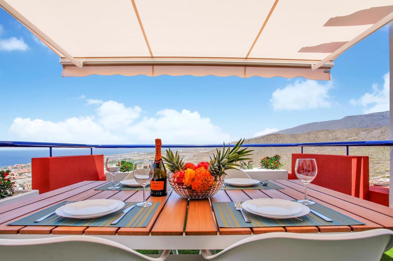 Apartment Wonderful View, Huge Terrace Solarium, Private Parking