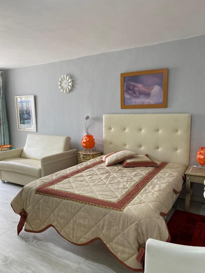 Schoenes - Ruhig - Aussenpool Apartamento