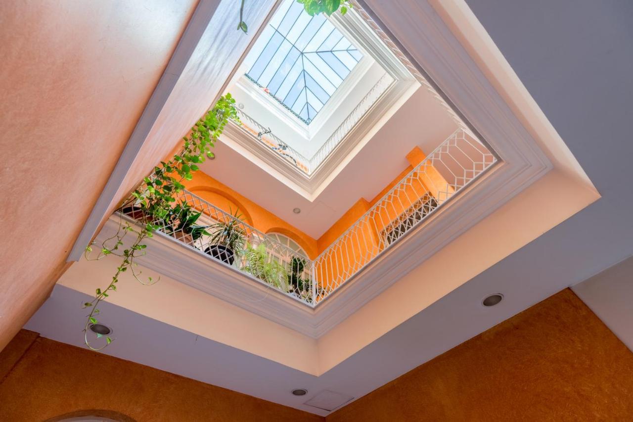 Behouse Cuna * Seville