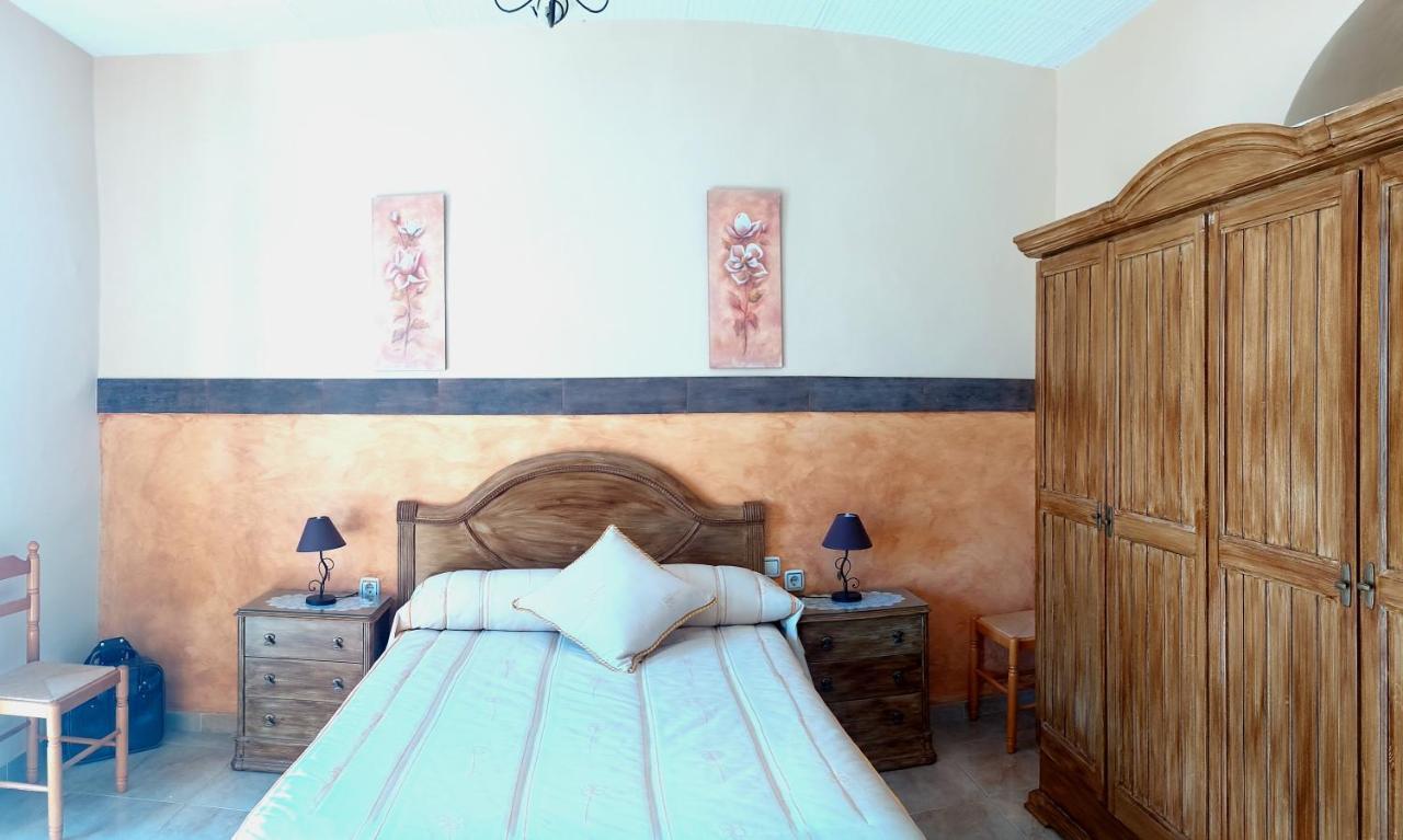 La Plazuela, Casa Andaluza Con Patio.