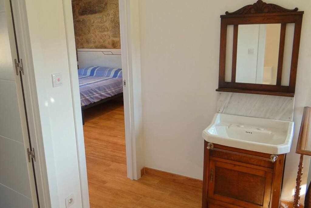 Recién Restaurada En Canedo Con Terraza Сasa de vacaciones