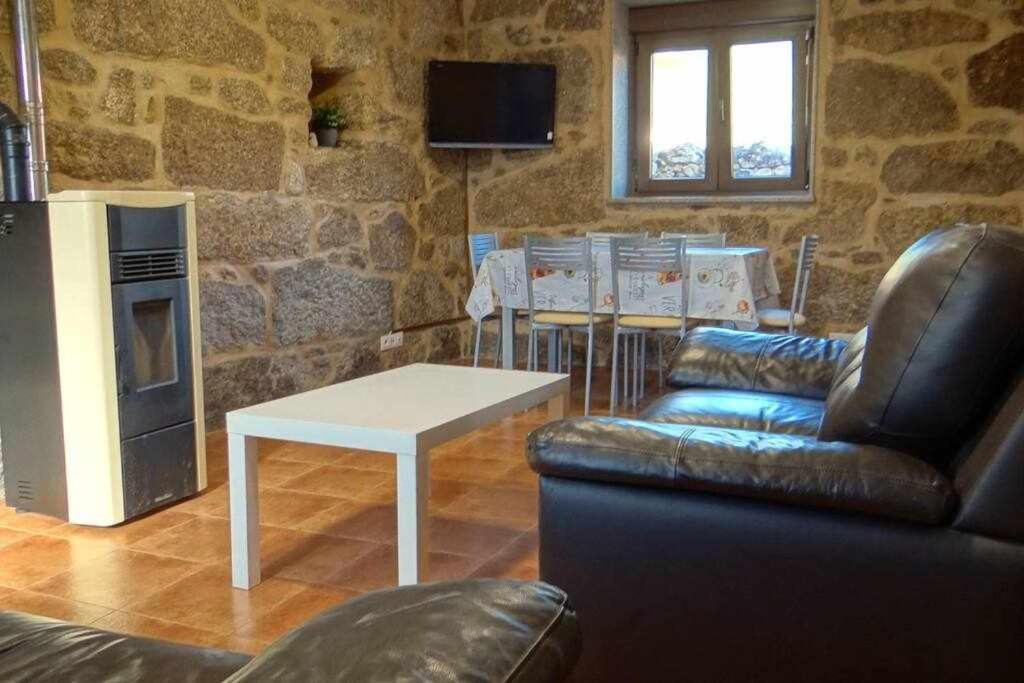 Recién Restaurada En Canedo Con Terraza Сasa de vacaciones Carnota