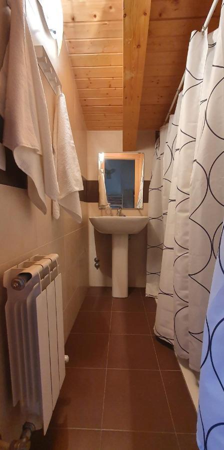 Chalet T-rex Bretun
