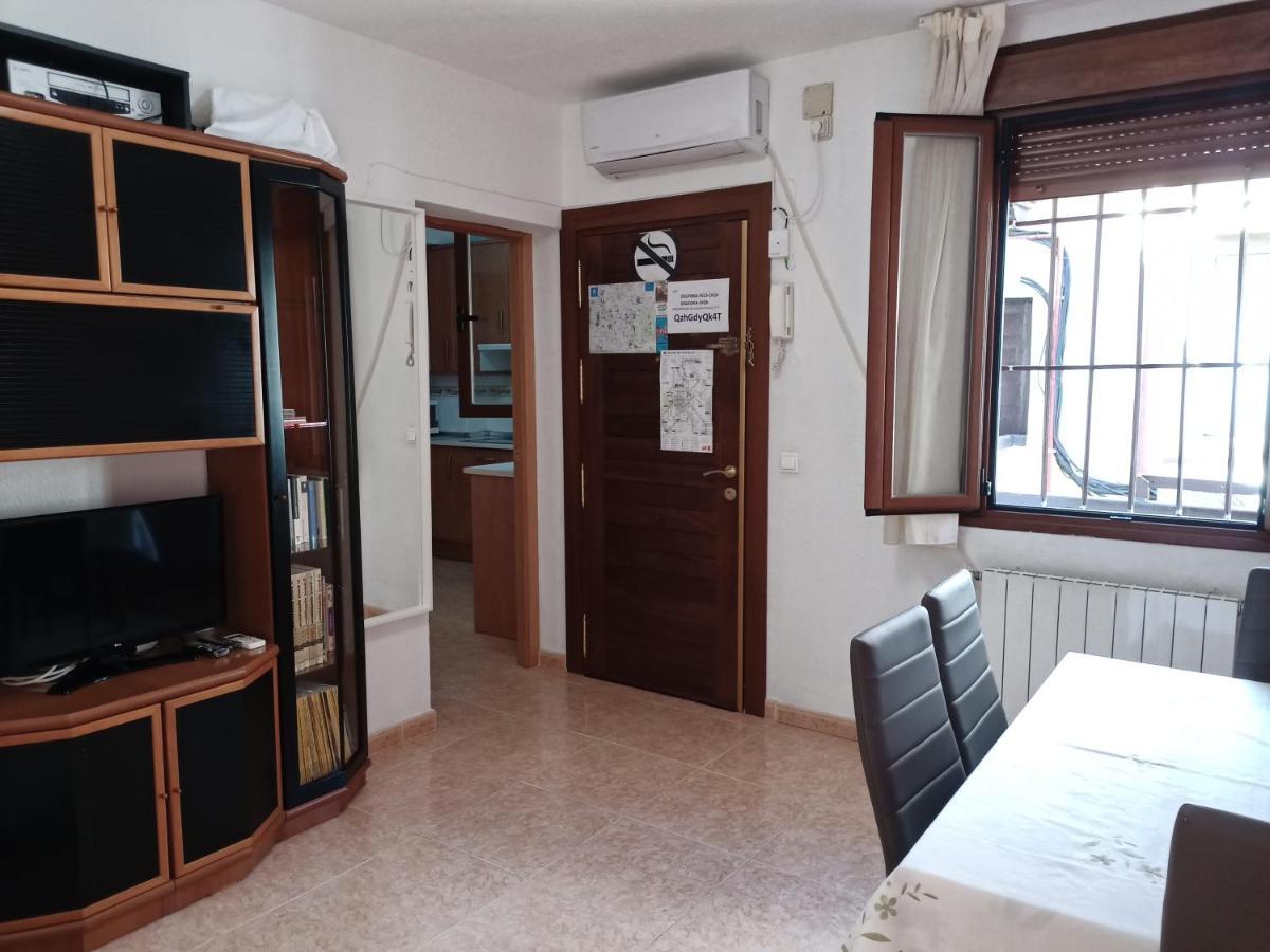 Piso de 2 dormitorios Madrid Centro Gran Vía - Plaza de España, el salón y 2 dormitorios tienen aire Apartamento *