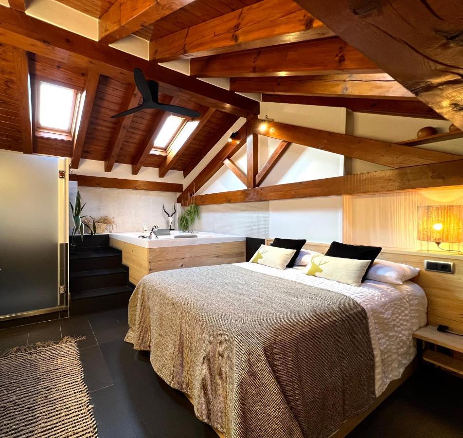 Lo Attic De * Sort