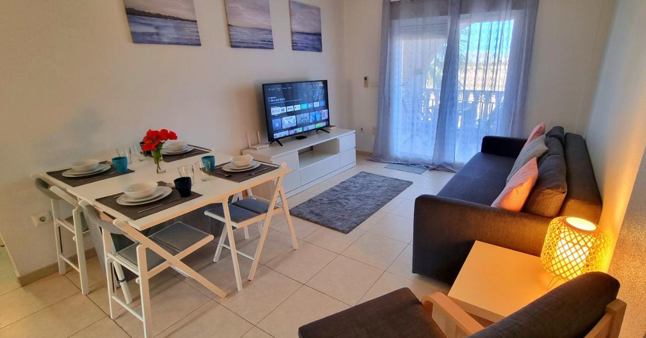 Lovely 2 Bed, 2 Bath Apt With 2 Large Pools