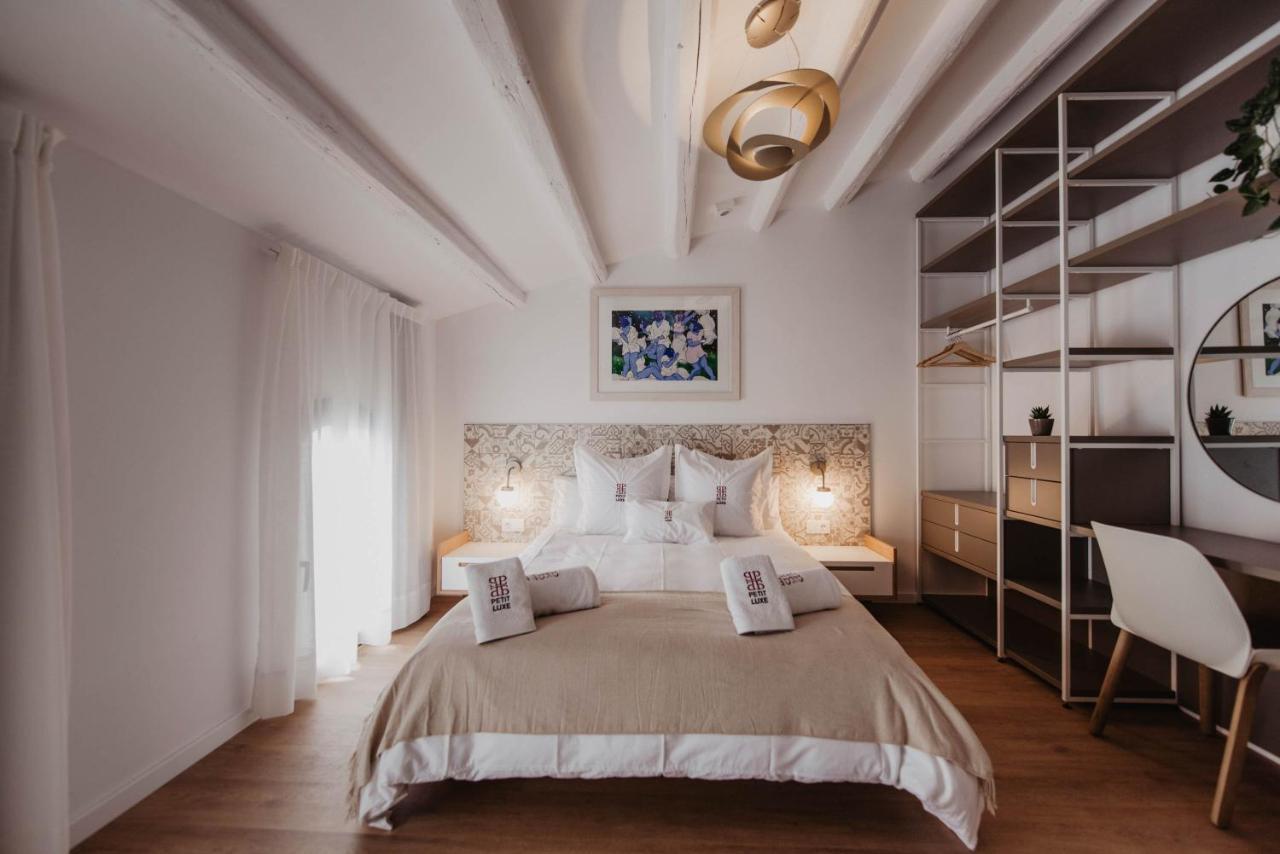 Petit Luxe Volta