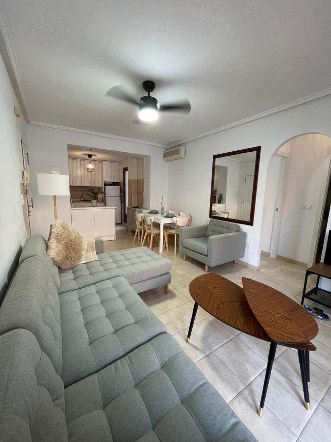 Apartment Three Bedroom With Pool In Torrevieja