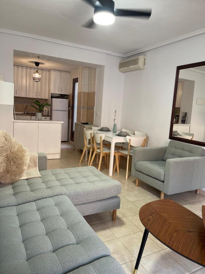 Three Bedroom With Pool In Torrevieja