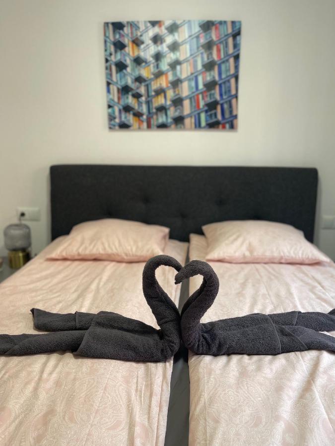 Three Bedroom With Pool In Apartment