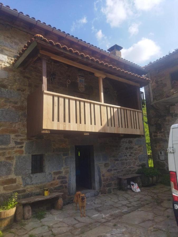 Сasa de vacaciones Amplia Y Cómoda Casa De Piedra Con Porche Y Jardín *