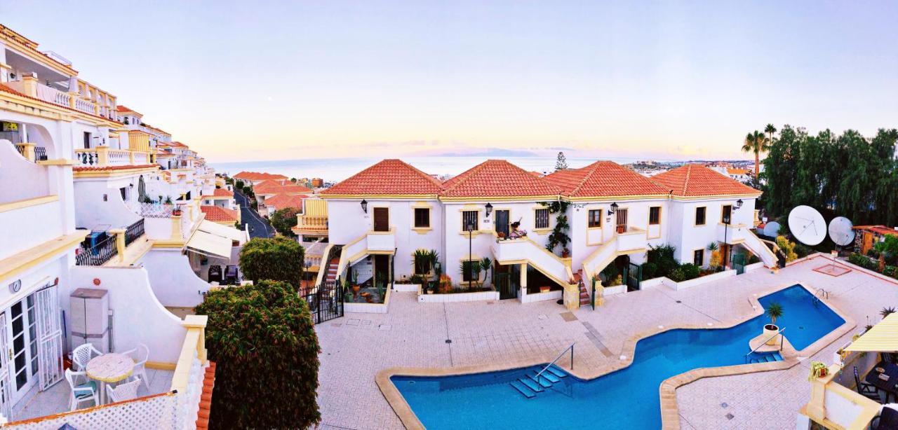 Stylish Design With Ocean, Pool View, King Size Bed, Wifi, Smart Tv, Free Parking 2 Pools Access Costa Adeje (Tenerife)