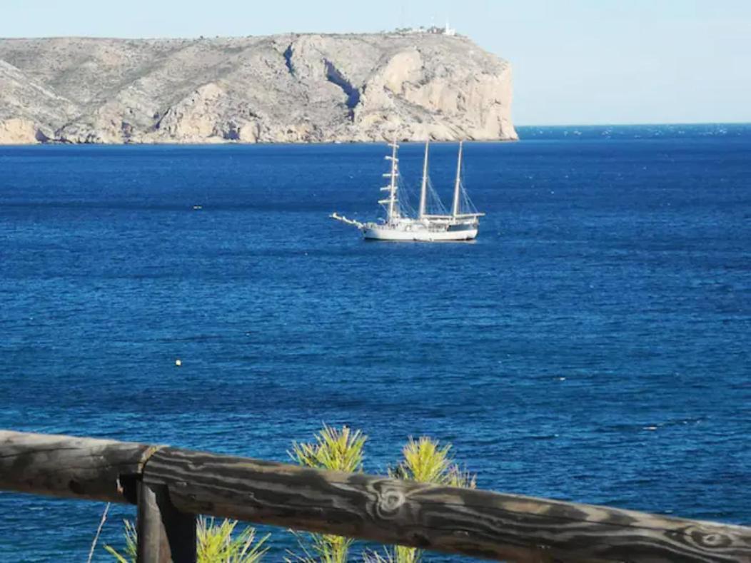 Casa En Urb. Con La Piscina Más Grande De Jávea.