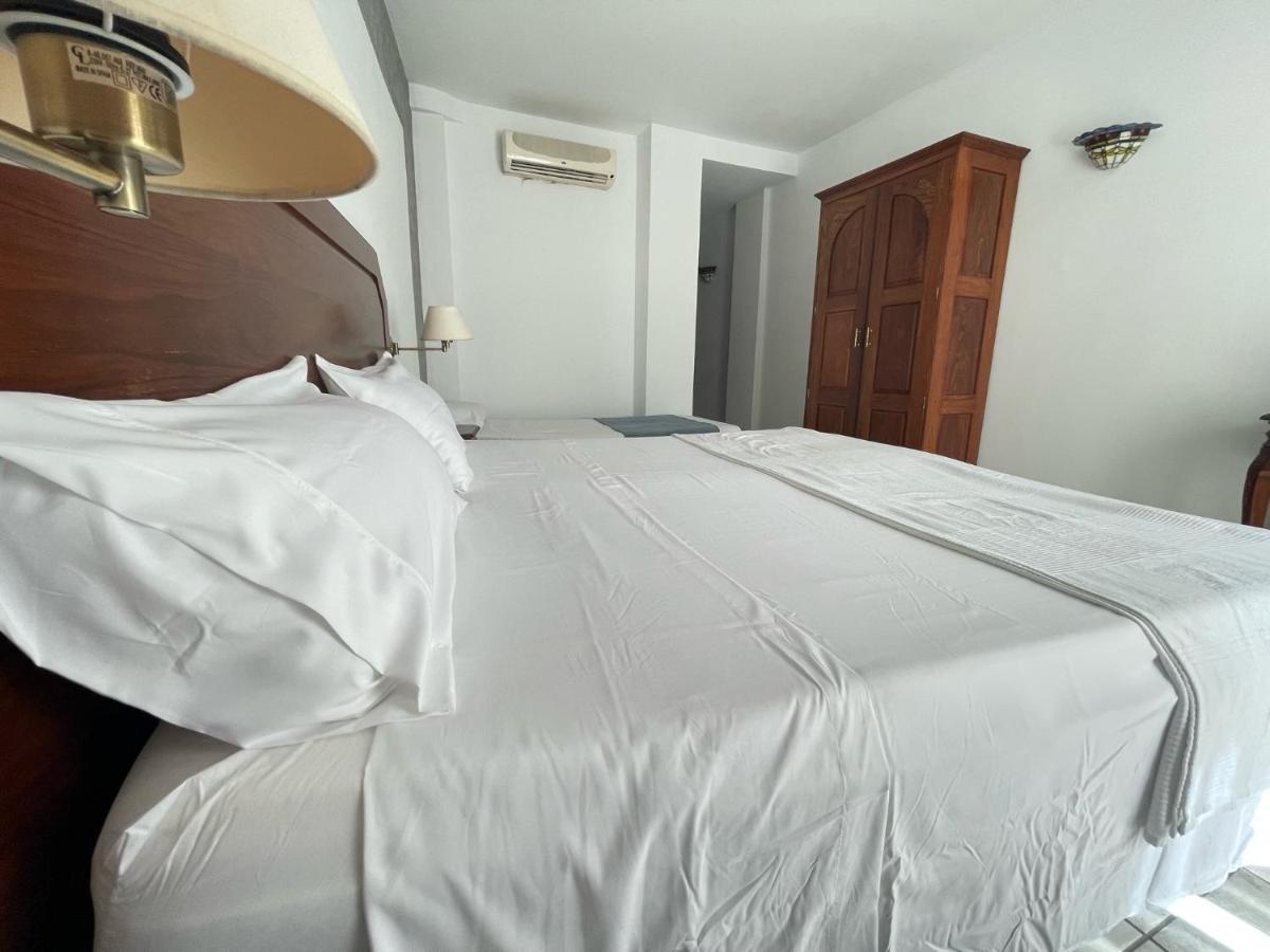 Hotel Al-andalus 2*