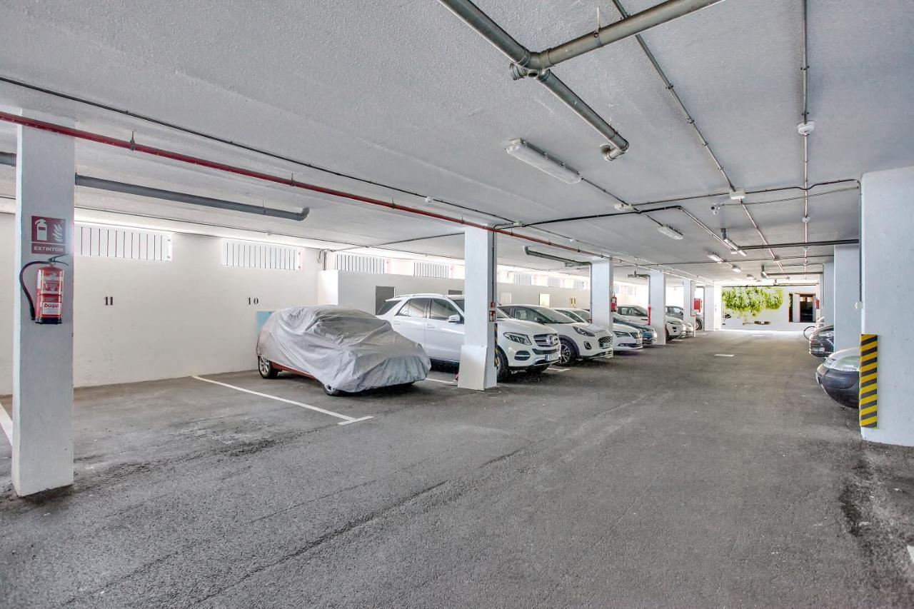 Apartment Wonderful View, Huge Terrace Solarium, Private Parking *